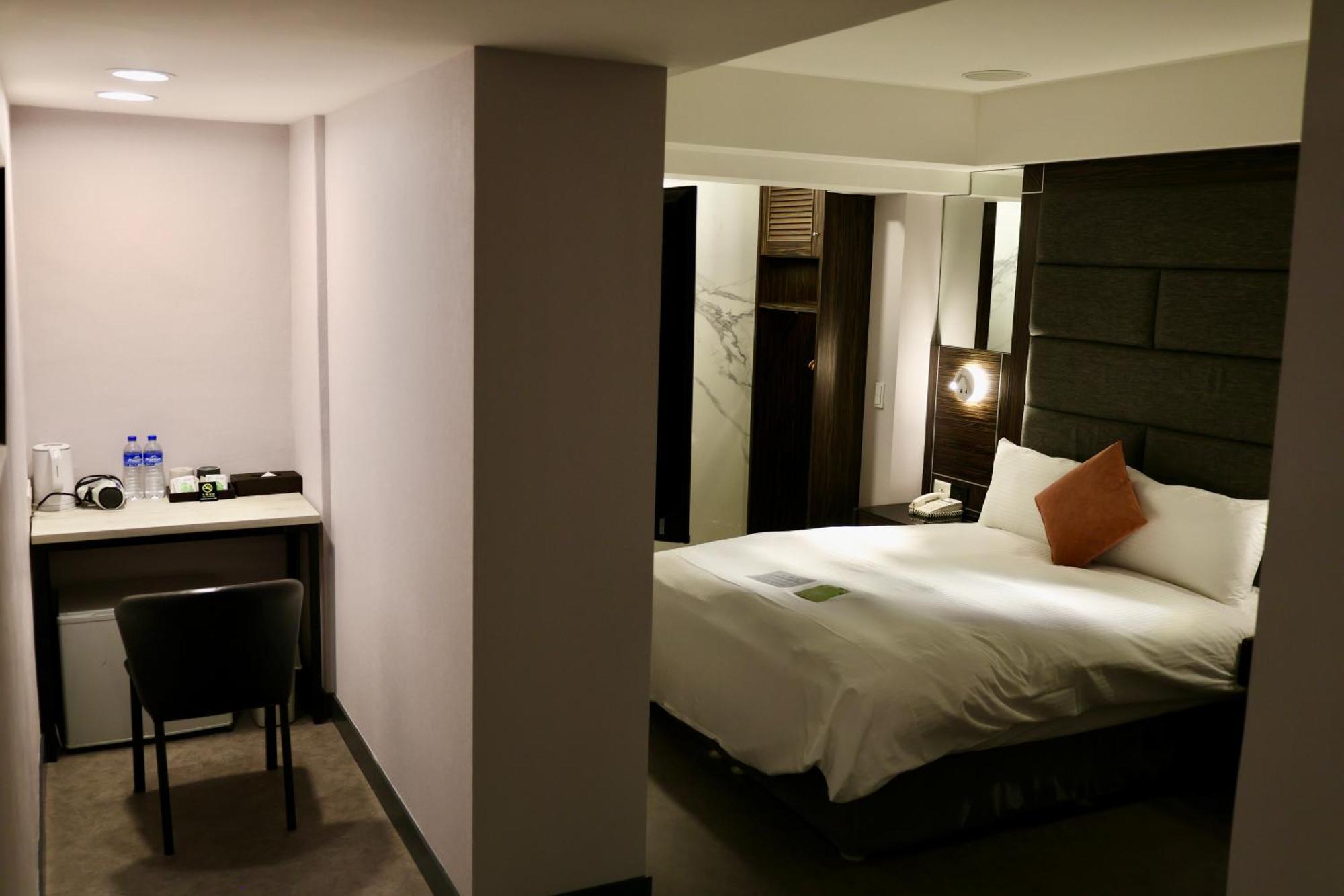 Hub Hotel - Zhongshan Branch Taipei Exterior photo